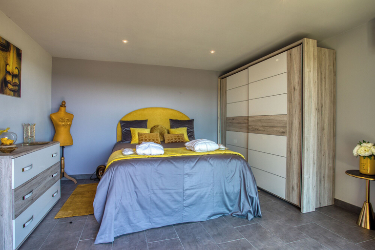 Bedroom 2, L'Annexe Coté Castagne du Domaine des Hauts de Rouquette, Dordogne