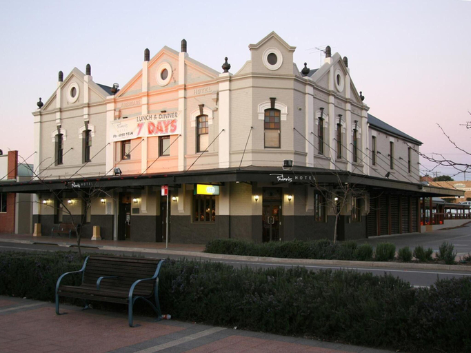 Exterior & Views 2, Pedens Hotel, Cessnock
