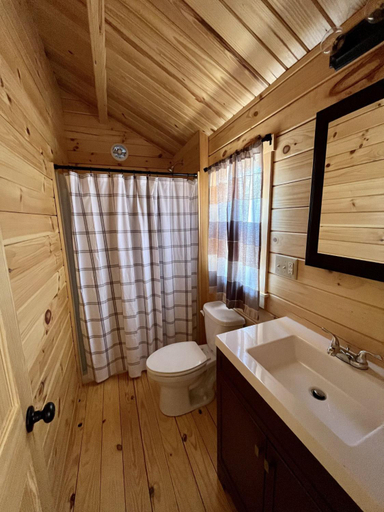 Bathroom, Zion Canyon Cabins, Washington