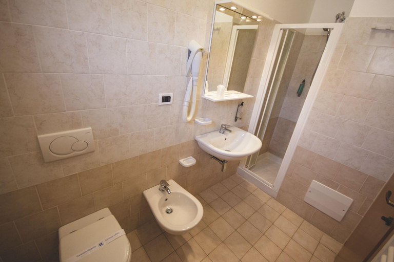 Bathroom 4, Hotel Adria, Teramo