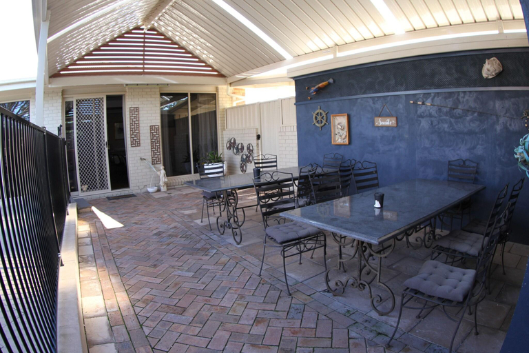 Food & Drinks 5, Sleepy Hill Motor Inn, Port Stephens