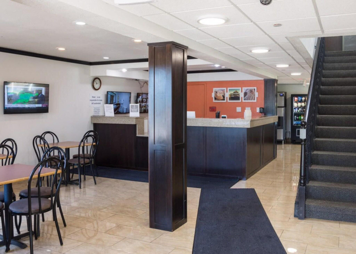 Public Area 2, Motel 6 Peoria, IL, Peoria