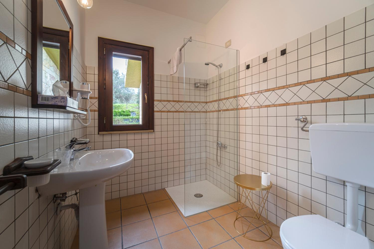 Bathroom, Agrolea Boutique Hotel Ristorante, Messina
