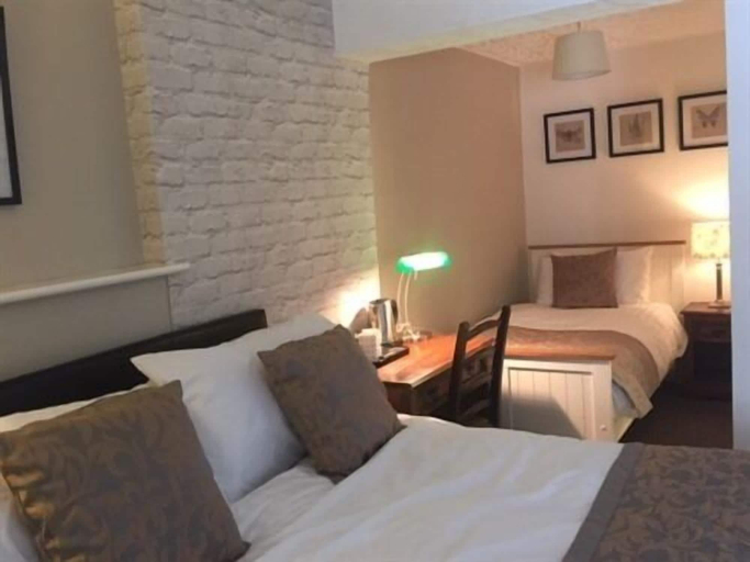 Bedroom 3, The Swan Inn, Cheshire East