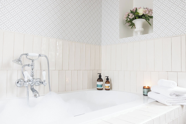Bathroom 5, Château Sénéjac, Gironde