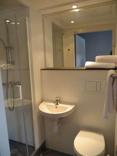 Bathroom 5, Smartappart Lorient, Morbihan