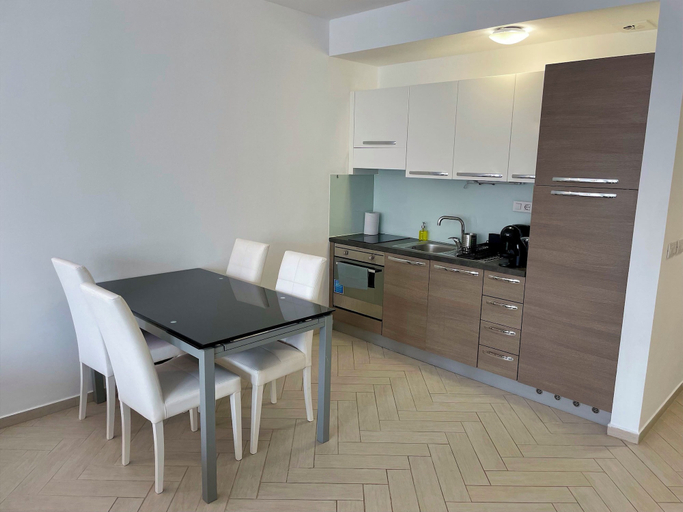 Others 4, SWU Carrara Apartments, Budapesti