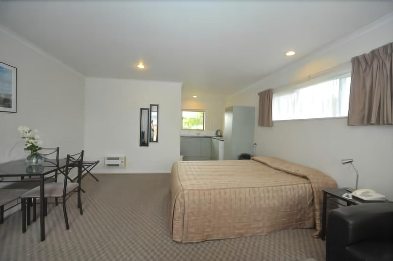 Bedroom 2, Tudor Lodge Motel, South Taranaki
