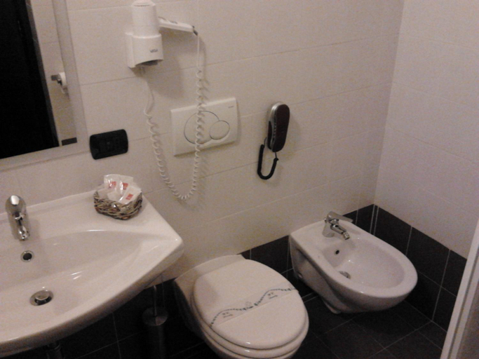Bathroom 4, Agrihotel Papaya, Catanzaro