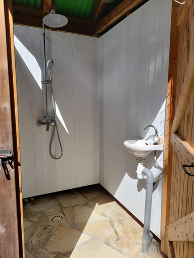 Bathroom 3, Les jardins de Pointe Noire, Pointe-Noire