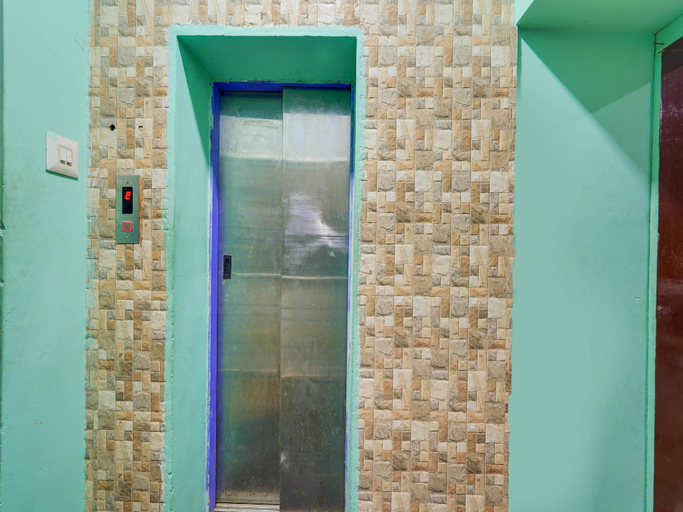 Others 4, Hotel O Eswar Residency Saligramam, Chennai