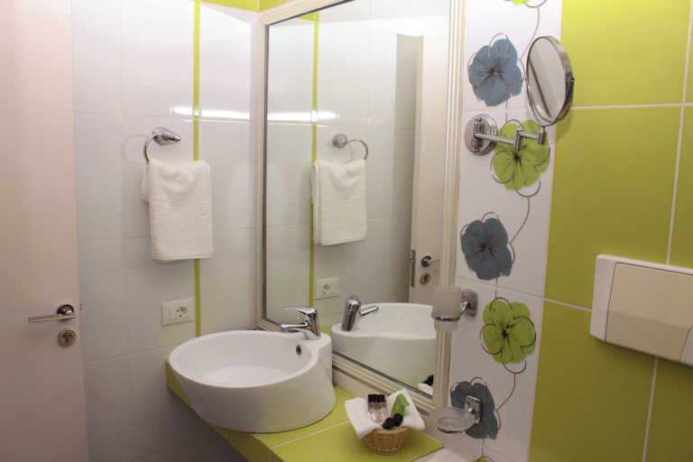 Bathroom 5, Theranda Boutique Hotel, Tiranës
