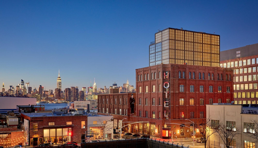 Exterior & Views