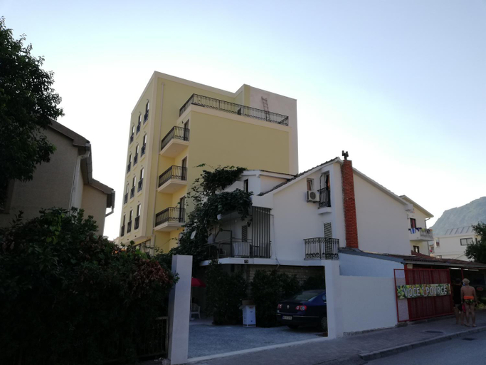Others 4, Apartments Markovic