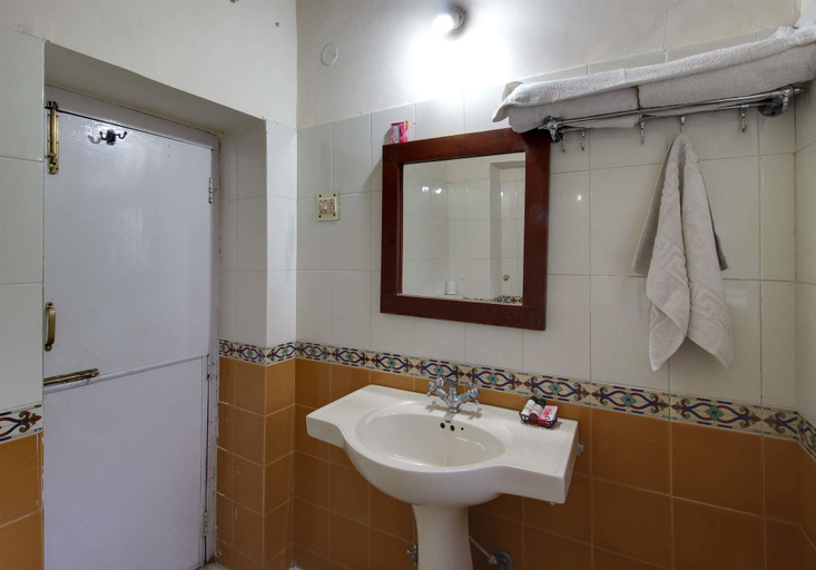Bathroom, Chevron Rosemount, Almora