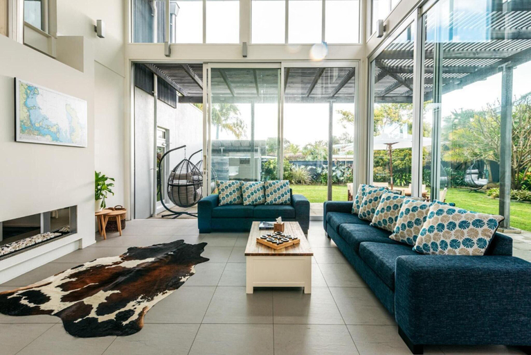 Public Area 4, Waiheke Waterfront Lodge, Auckland
