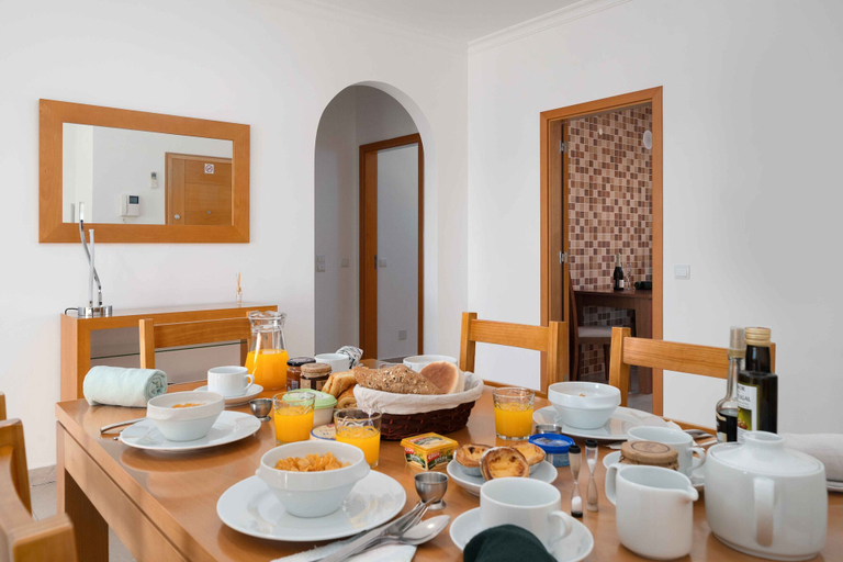 Food & Drinks 5, Lagos Ocean View 2 With Pool by Homing, Lagos