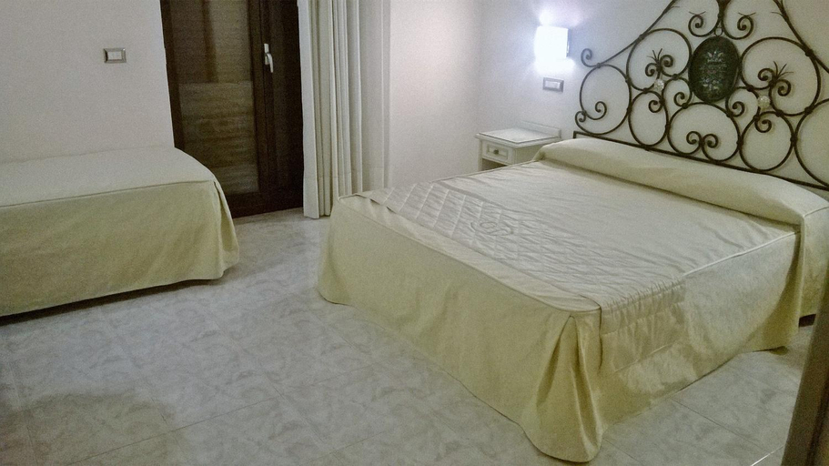 Bedroom 3, Hotel Ginevra, Napoli