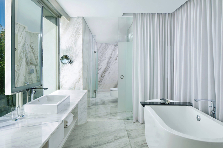 Bathroom 18