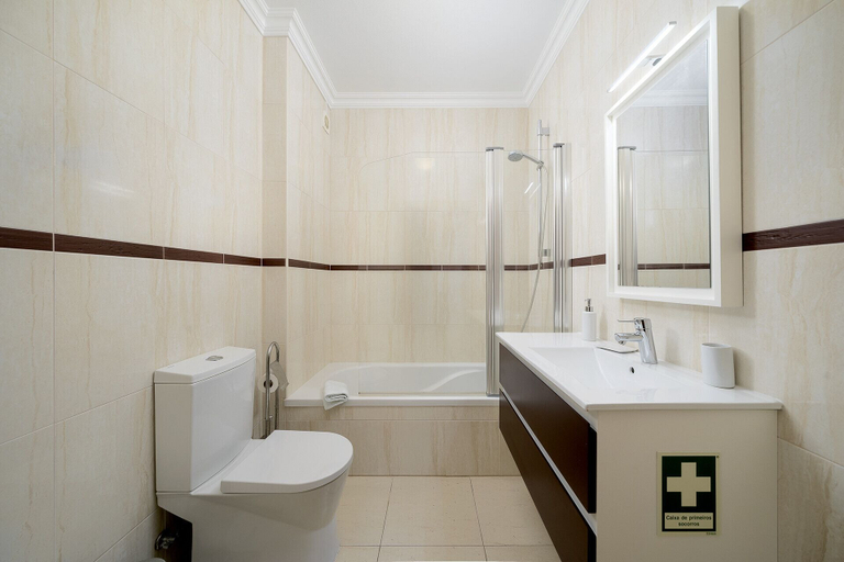 Bathroom, Lagos Central 1 With Pool by Homing, Lagos