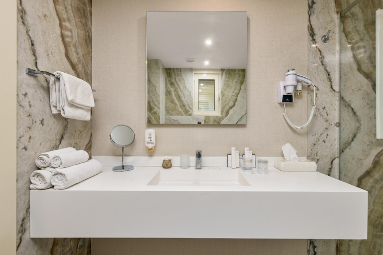 Bathroom 3, Hotel Splendido Bay