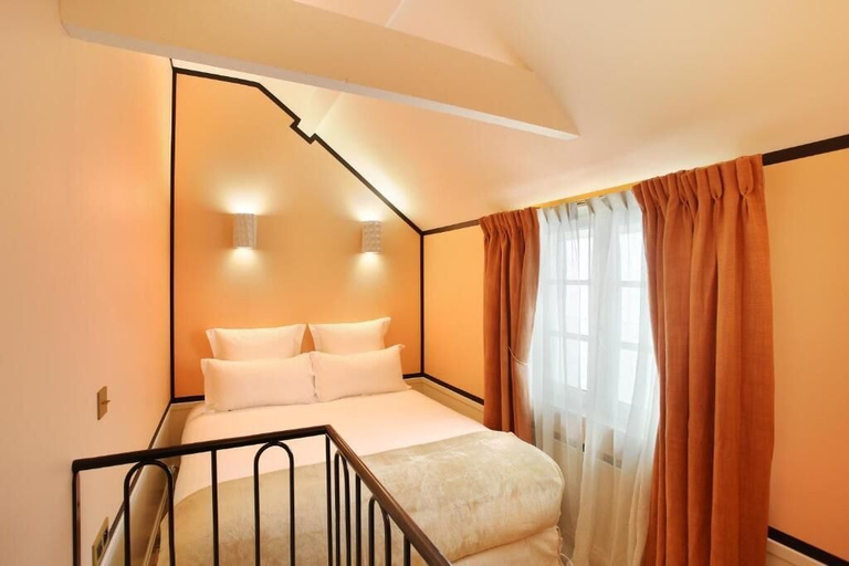 Bedroom 3, Makom Ferdinand Duval, Paris