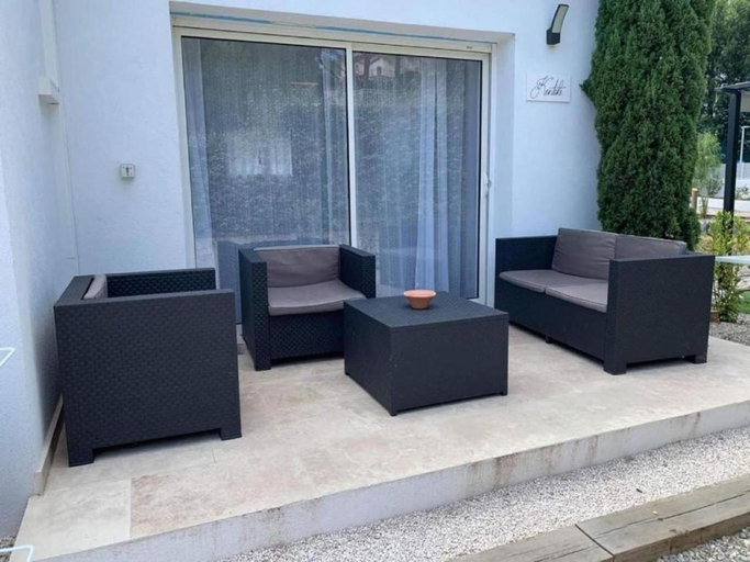 Facilities 2, Maxima Sunset, Var