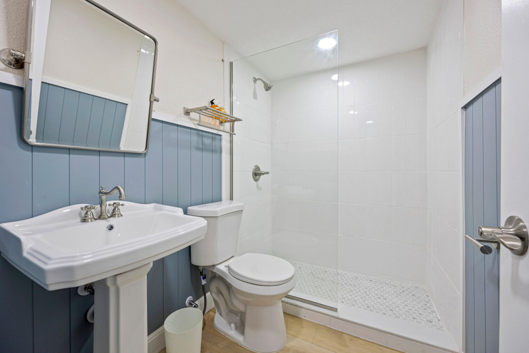 Bathroom 3, The Drift, Brevard