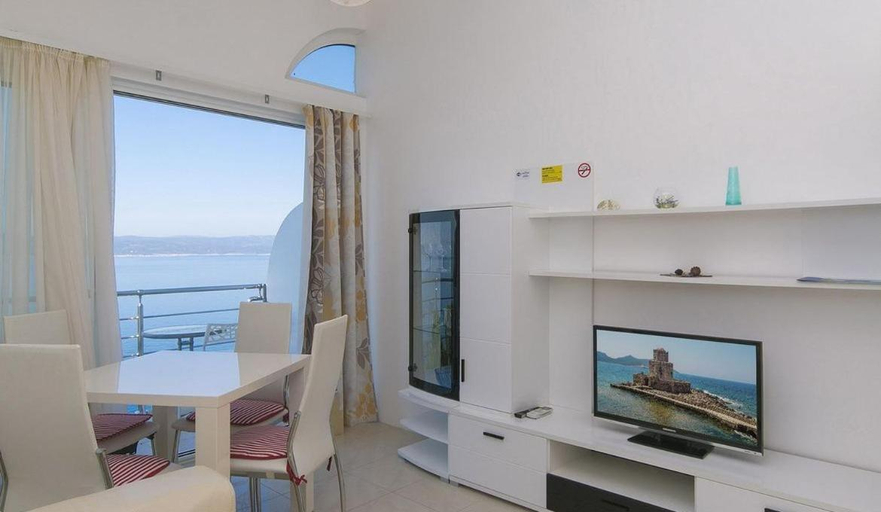2, Villa Issea, Brela