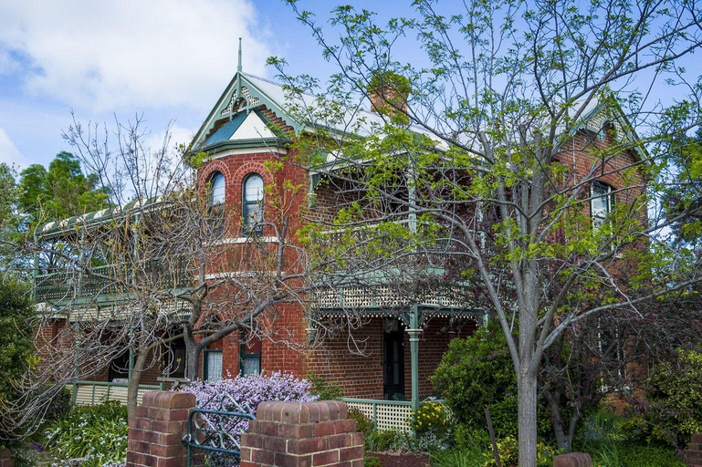 Exterior & Views 1, Grenfell Hall B&B, Weddin