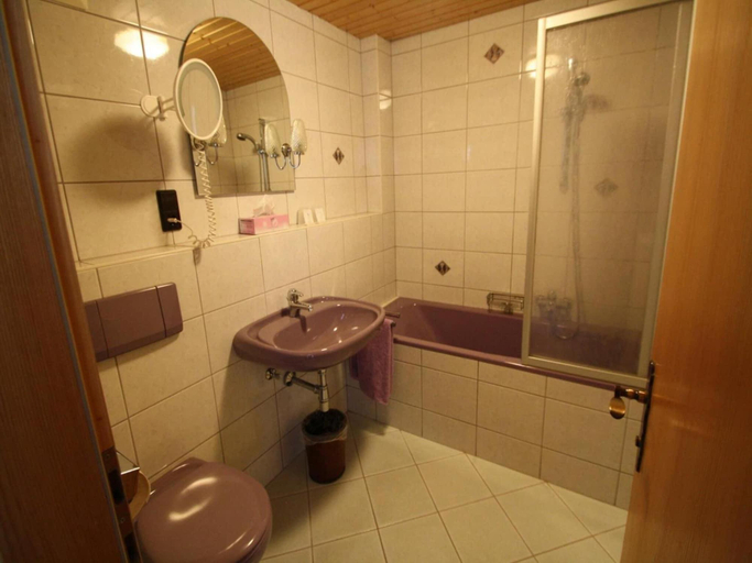 Bathroom 4, Hotel-Gasthof Lammersdorf, Spittal an der Drau