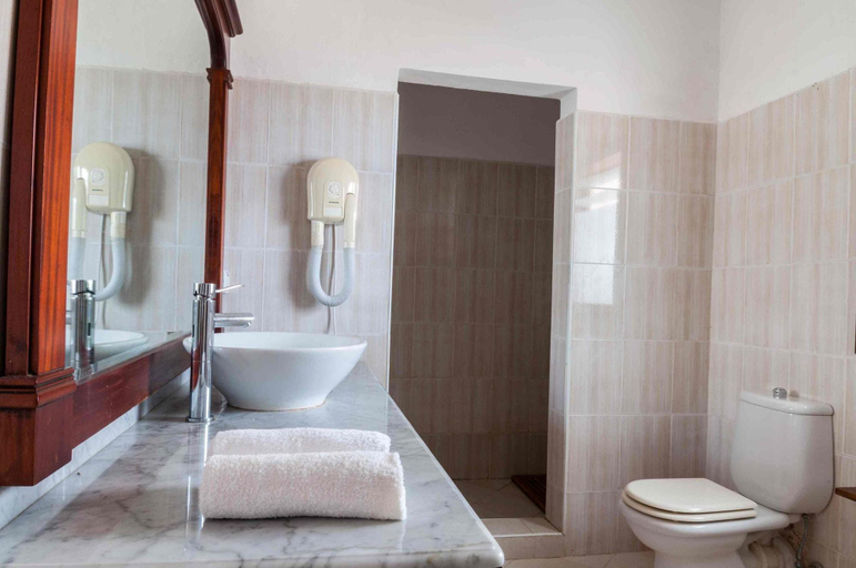 Bathroom, Twiga Beach Resort & Spa, Kilifi North