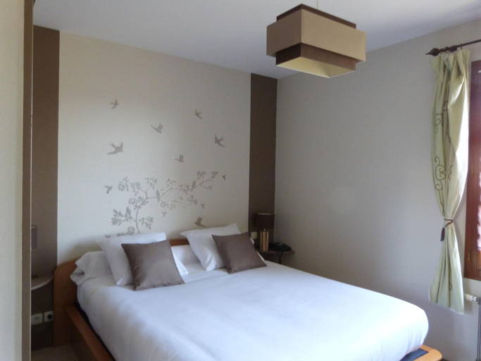 Bedroom 3, Logis Hotel les Confins du Perche, Sarthe