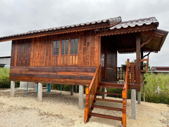 Others 3, Rachatadapa Village, K. Wang Sombun