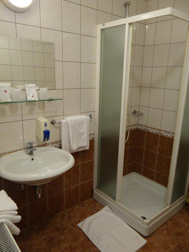 Others 3, Rooms Hochkraut, Celje