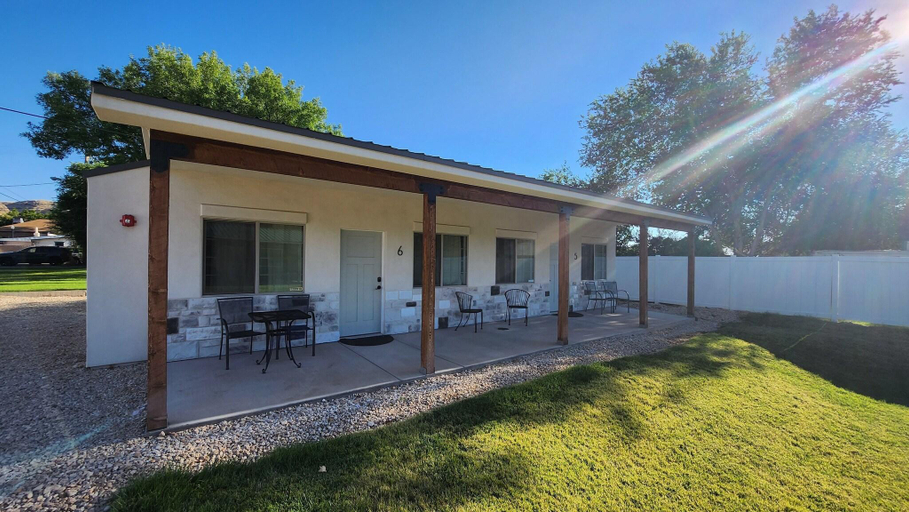 Exterior & Views 2, Hurricane Hideaway Lodging, Washington