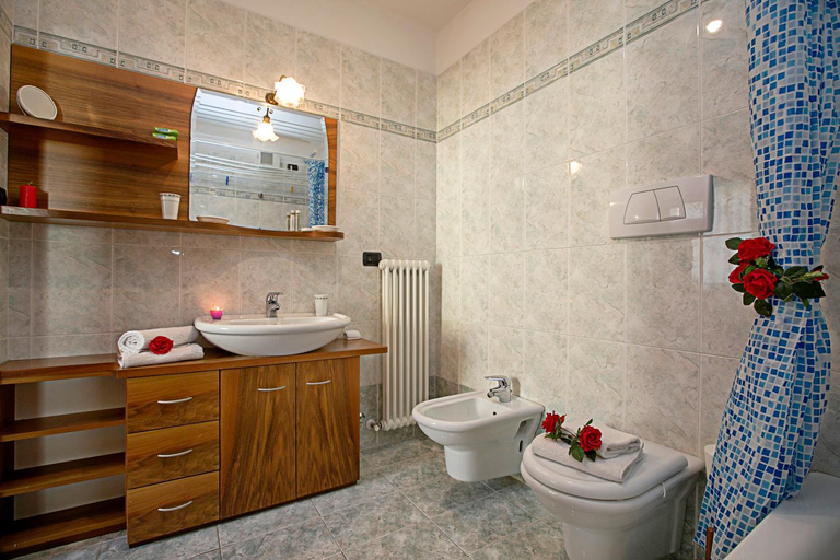 Bathroom 2, Riva Centro Apartment in Old Town - Happy Rentals, Trento