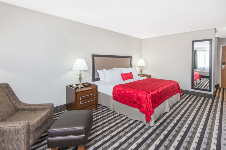 Bedroom 3, Ramada by Wyndham Springfield North, Sangamon