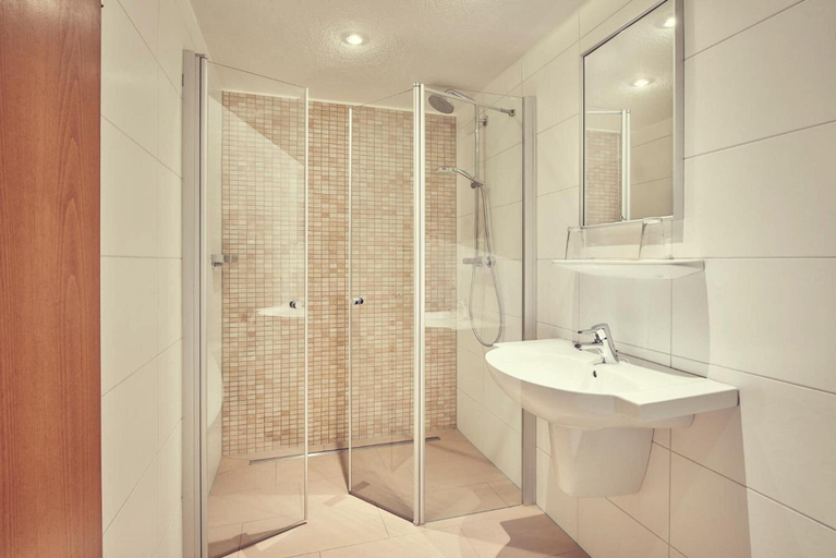 Bathroom 5, Hotel Landgasthof zur Sonne, Waldshut