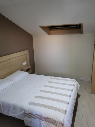 Others 5, CASA MARUXA pension, Pontevedra