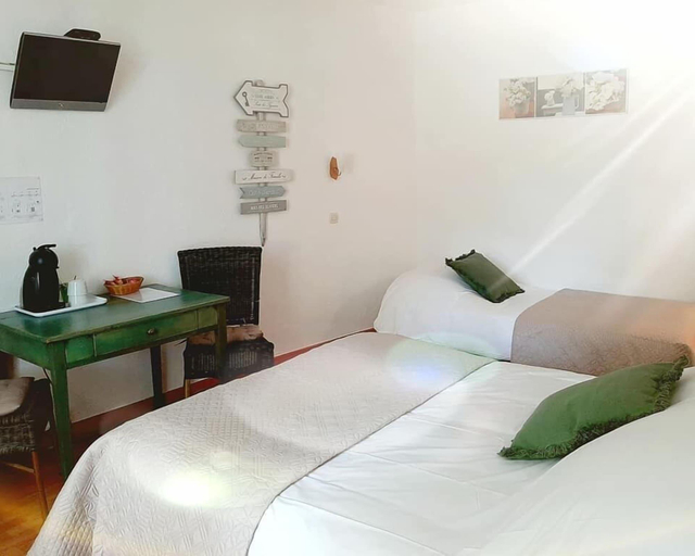 Bedroom 3, Hotel-Restaurant Le Goût des Hôtes, Hérault