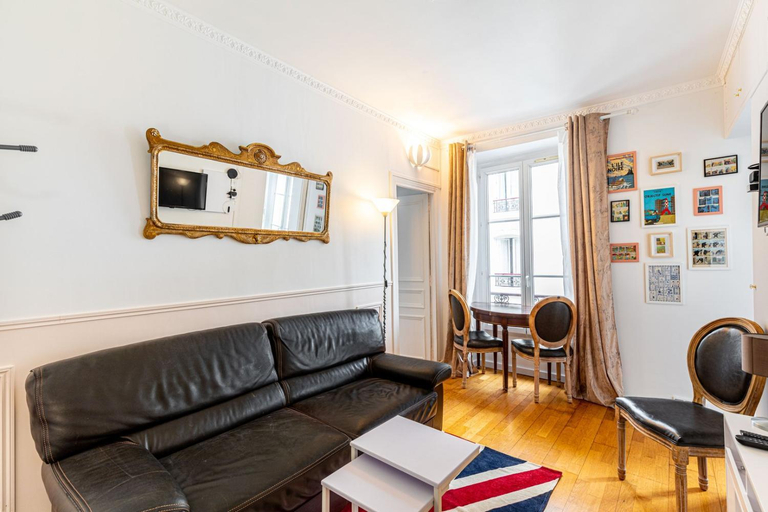 Others 4, GuestReady - Appartement baigne de lumiere au 7e., Paris