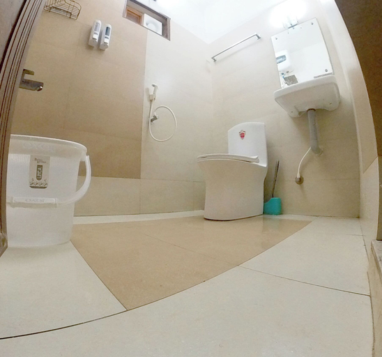 Bathroom 3, Makam Holiday Home, Kannur