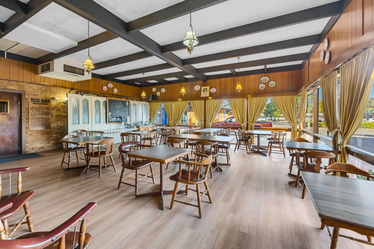 Food & Drinks 5, Plainsman Motel, Forbes