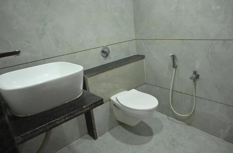Bathroom, Hotel Roshan Palace, Banas Kantha