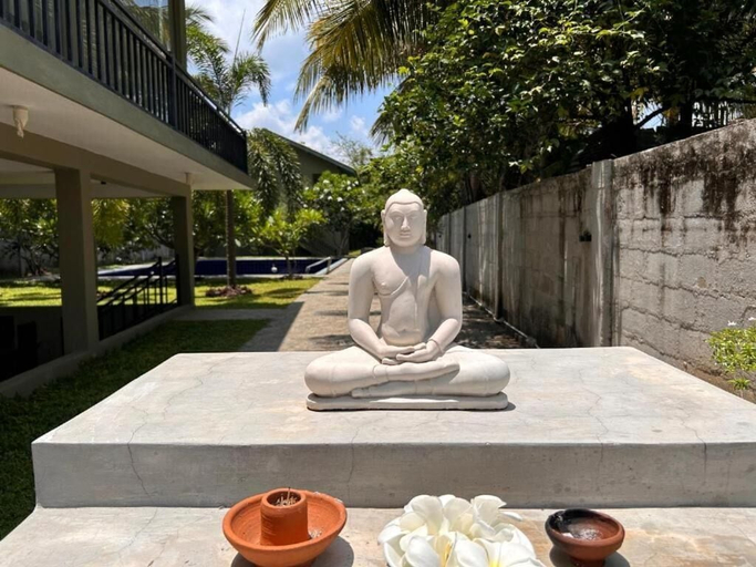 Others 5, Moi Dambulla by DBI, Dambulla