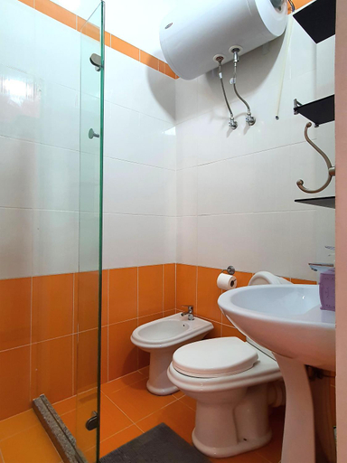 Bathroom 3, Melissa Apartments, Sarandës