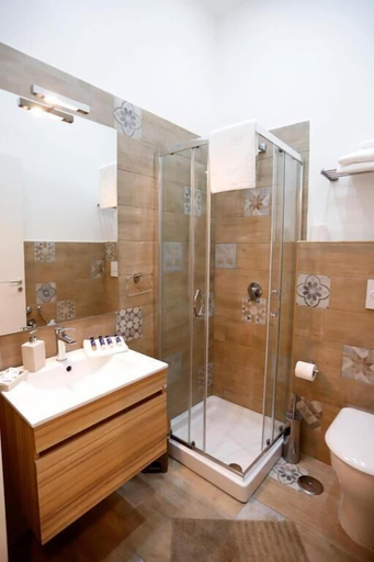 Bathroom 4, Victoria Hotel B&B, Napoli
