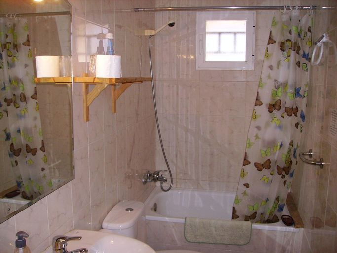 Bathroom 3, Ca Les Barberes, Tarragona