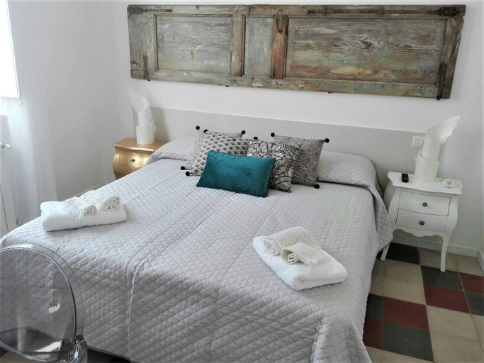 Bedroom 3, Déjà Vu, Crotone